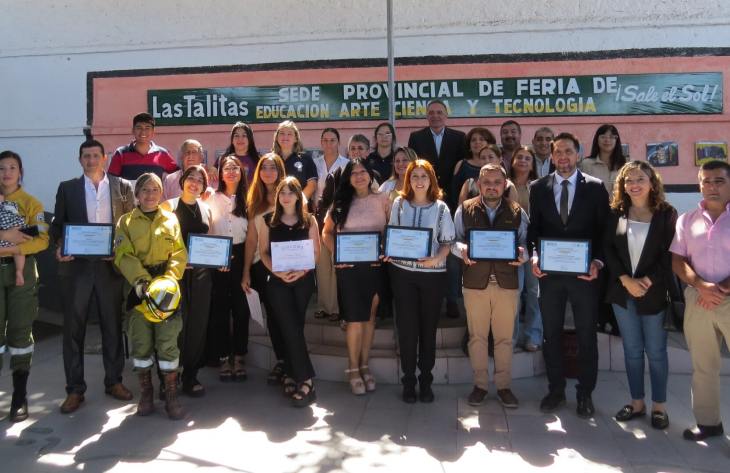 Reconocen a Medio Ambiente por su participación en el Programa Ferias de Ciencias