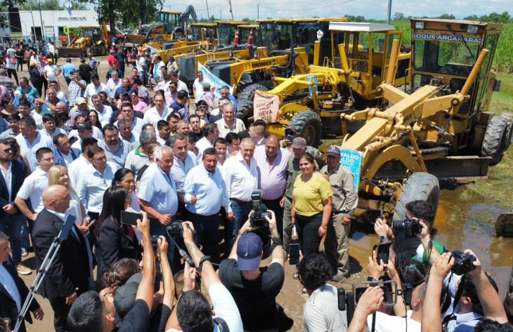 El Gobierno provincial activó un plan integral para recuperar caminos rurales tras el temporal