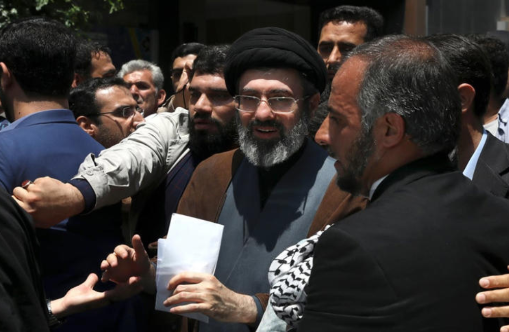 Nuevo líder supremo iraní advierte que el estrecho de Ormuz permanecerá bloqueado