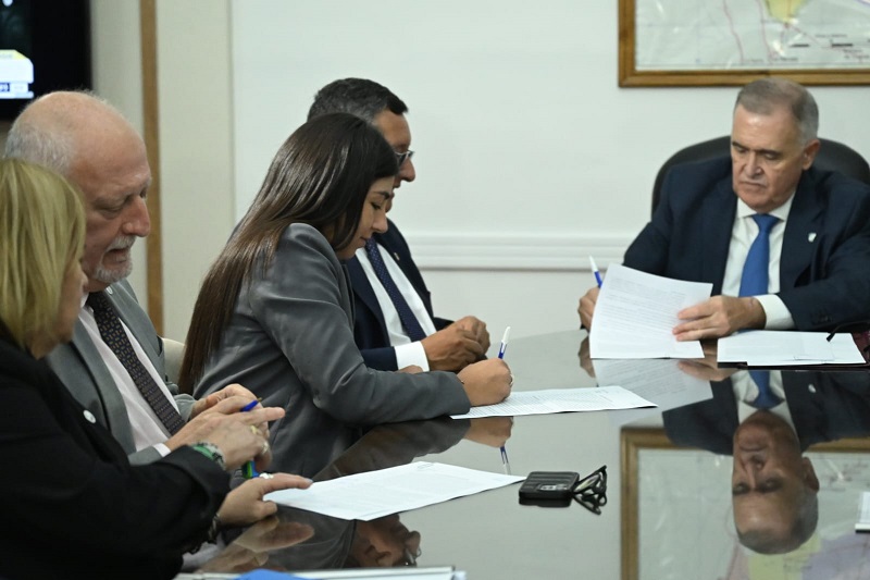 Jaldo anunció subsidio eléctrico para 10.000 familias afectadas por inundaciones en Tucumán