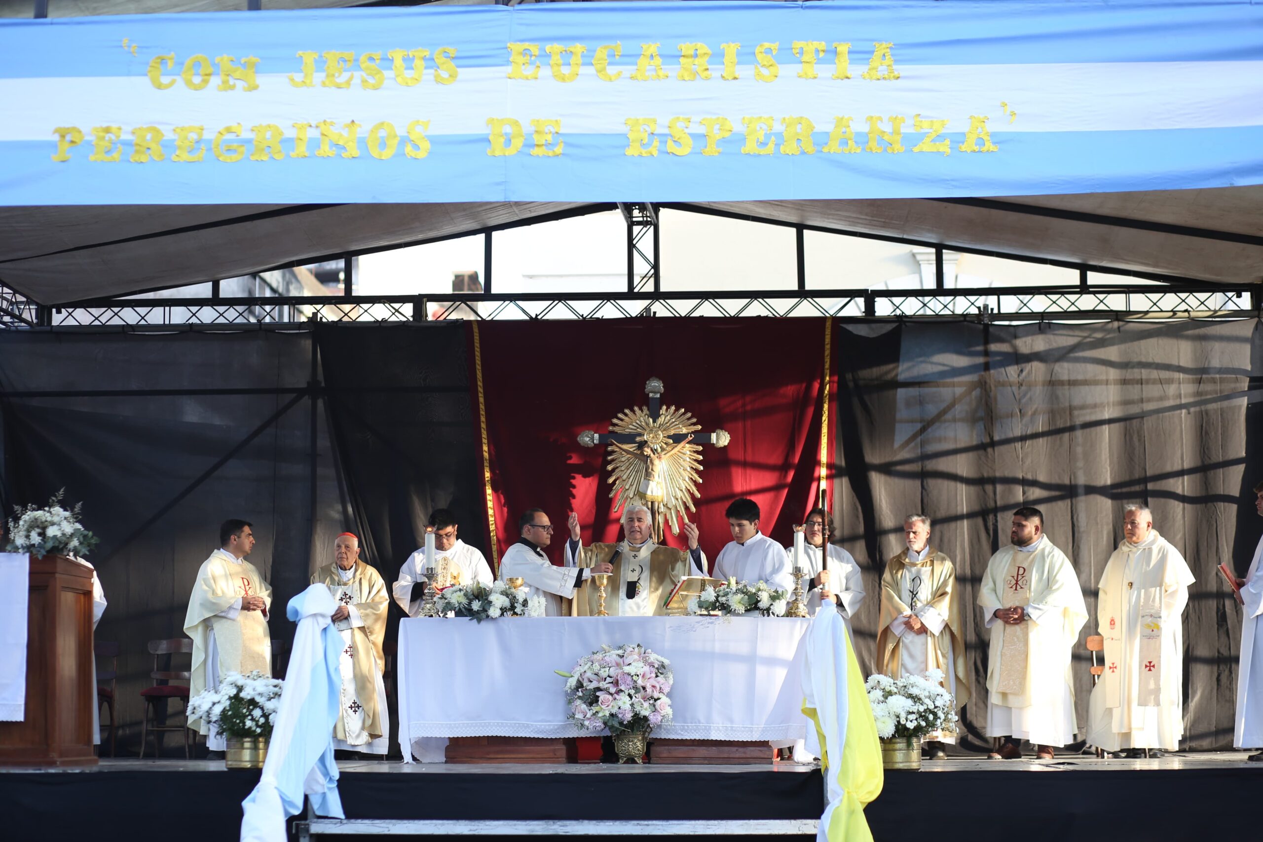 Corpus Christi en Tucumán: el Gobierno acompañó una multitudinaria expresión de fe