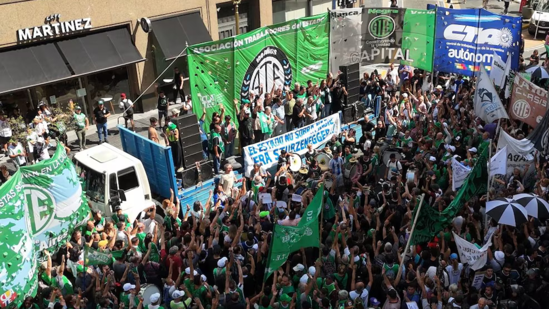 Revés judicial al Gobierno: suspenden el DNU que eliminaba el asueto estatal, pero solo para trabajadores representados por ATE