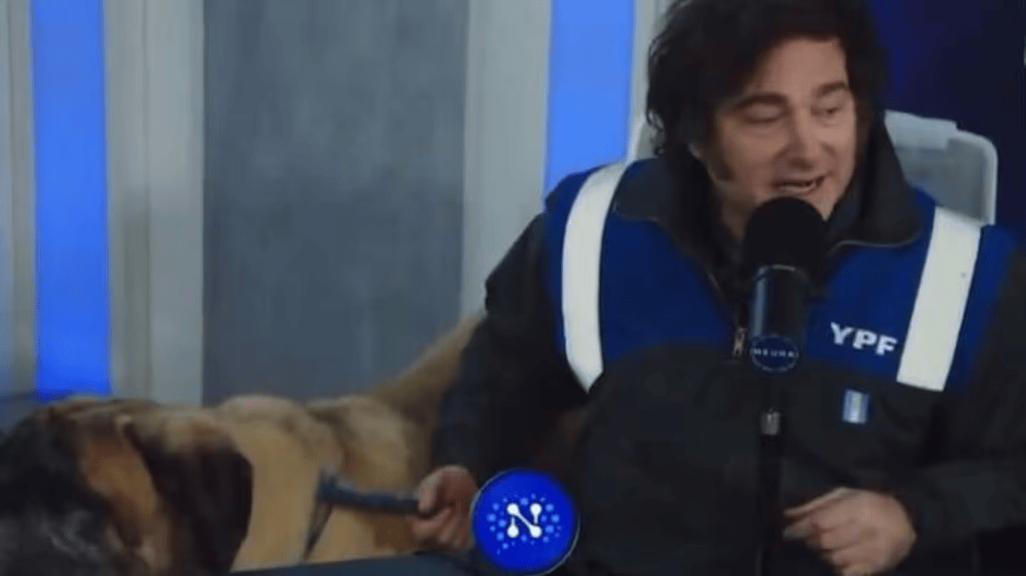 Milei presentó a Conan en una entrevista y anunció donación a refugios de animales