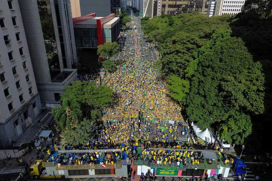 Multitudinaria marcha en San Pablo en apoyo a Bolsonaro: piden “amnistía ya”