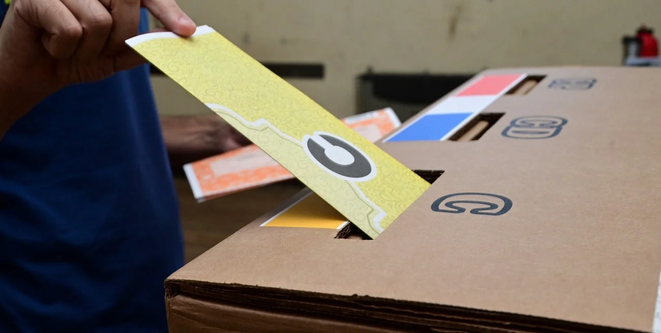 Elecciones santafesinas: victoria oficialista, baja participación y sorpresas locales