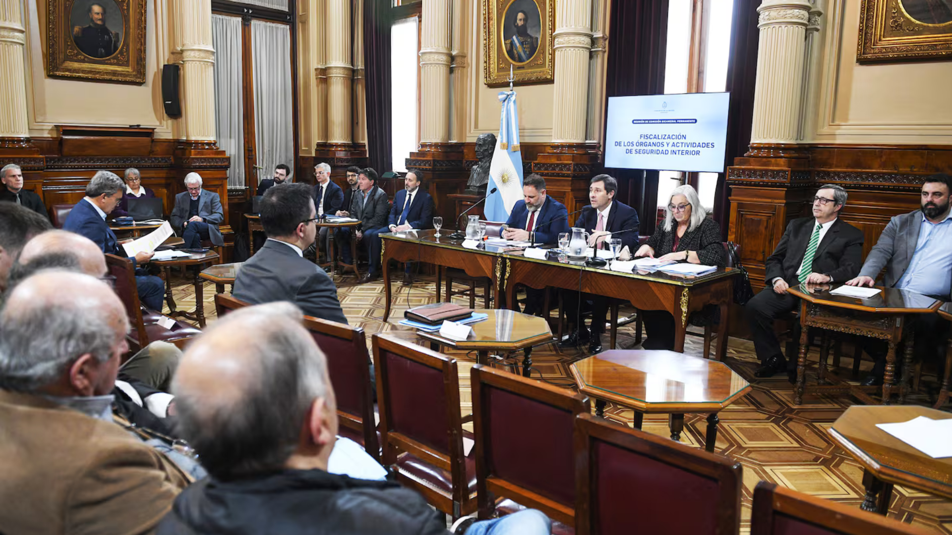 Unión por la Patria buscará anular los DNU de Milei sobre las fuerzas de seguridad