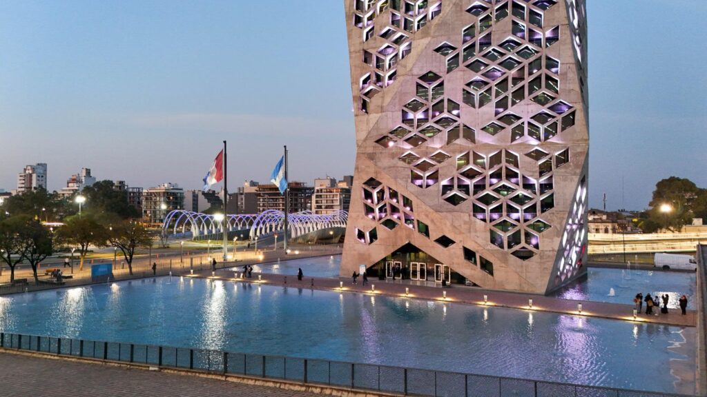 Córdoba eleva el haber mínimo jubilatorio y lanza un bono bimestral con fondos nacionales