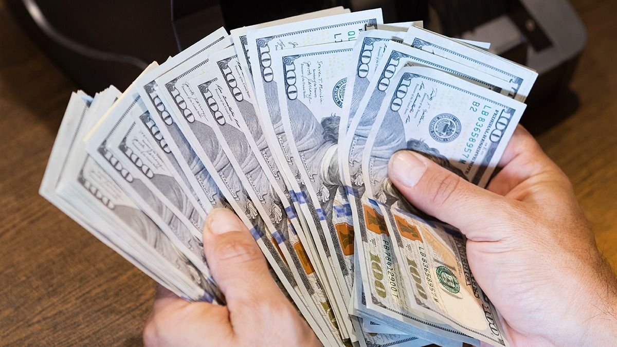 Histórica caída del dólar: su peor semestre en más de 50 años