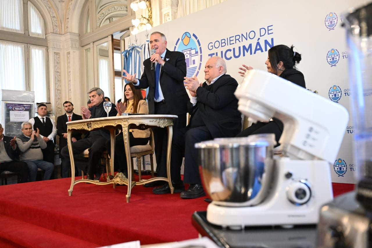 Jaldo entregó asistencia por más de $52 millones a emprendedores tucumanos