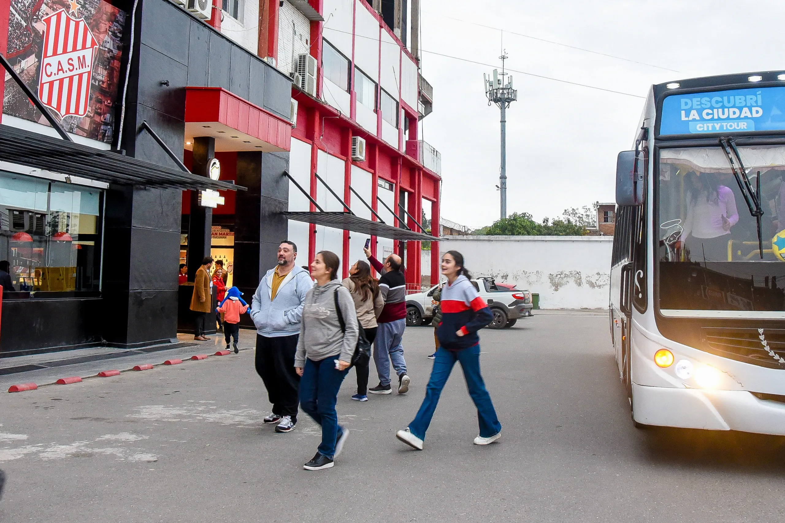 San Miguel de Tucumán inauguró el Bus Turístico gratuito que recorre la historia del Barrio Ciudadela