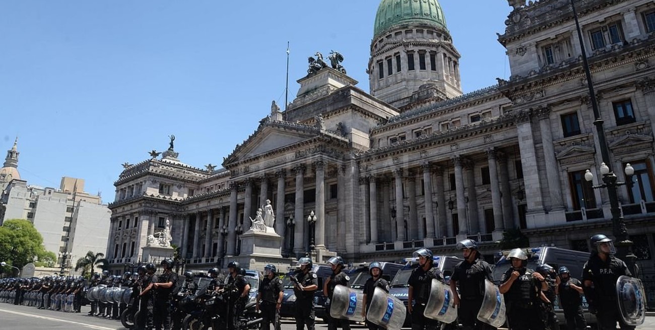 Polémica en el Senado por el uso de baños y espacios comunes por parte de las fuerzas federales