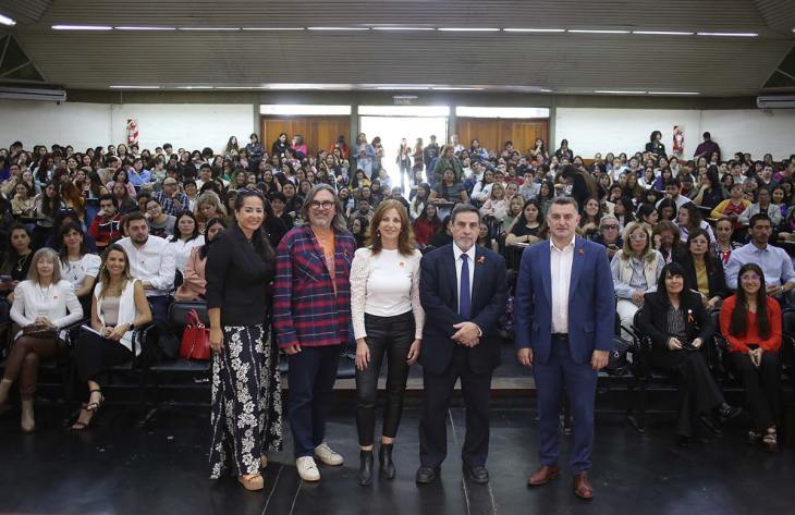 Medina Ruiz participó de una masterclass sobre prevención del suicidio en la Facultad de Psicología