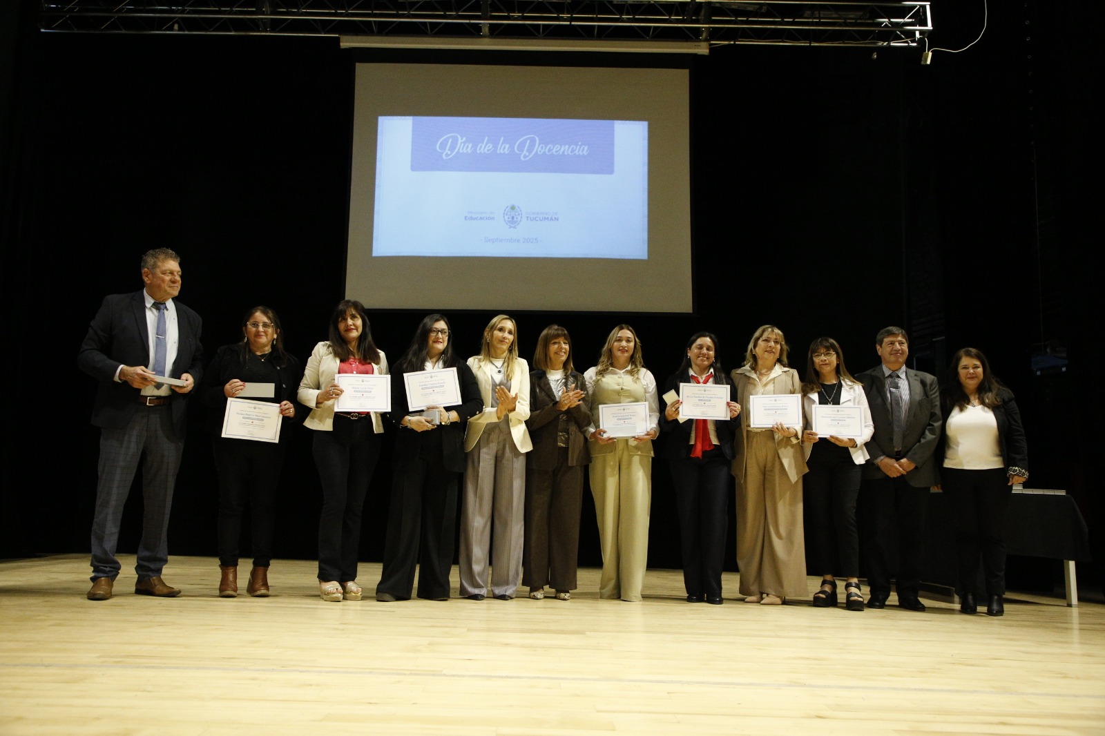 Más de 100 docentes tucumanos fueron distinguidos por su labor educativa