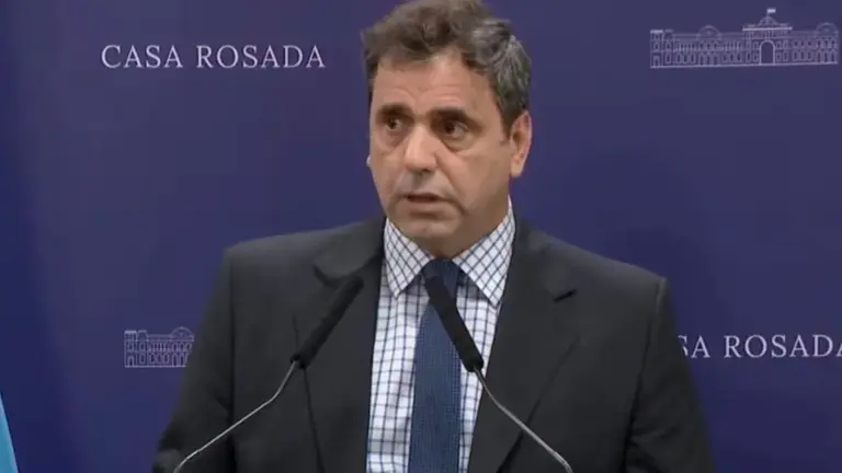 Gobierno oficializa a Catalán, reactiva el Ministerio del Interior y redefine la Jefatura de Gabinete