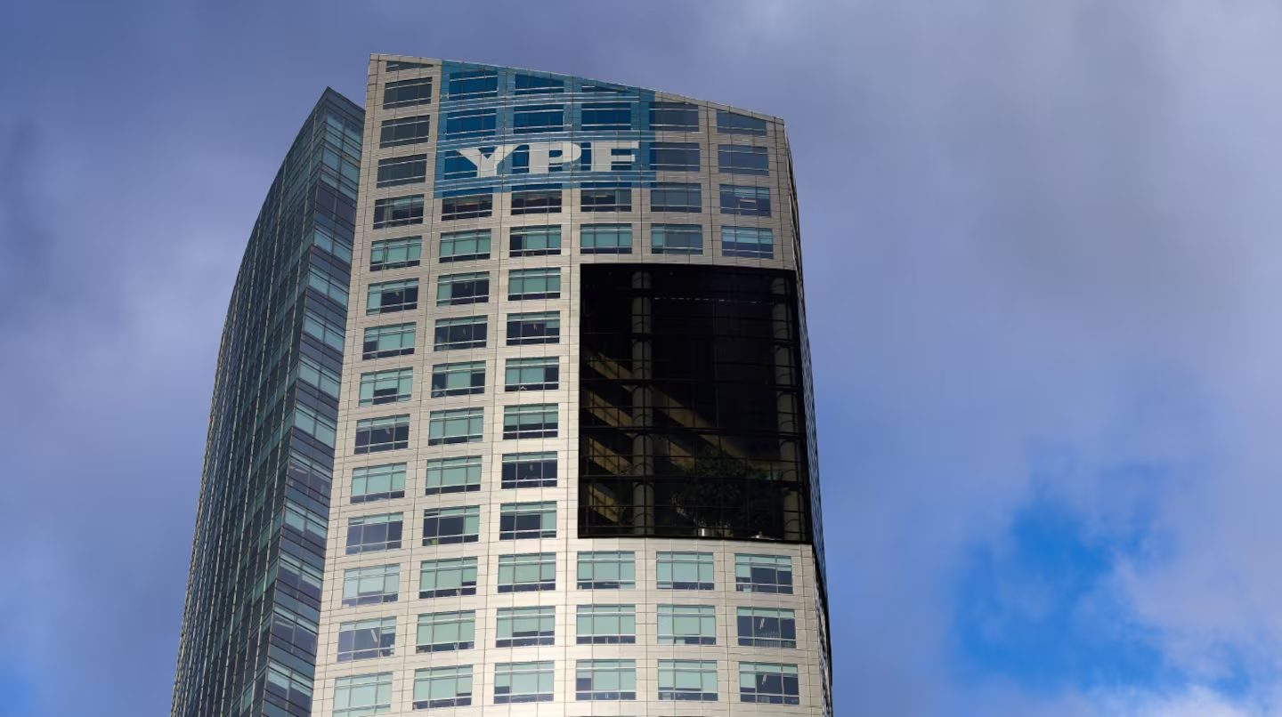 Argentina presenta nueva apelación en EE.UU. para frenar entrega de chats de Caputo y Massa