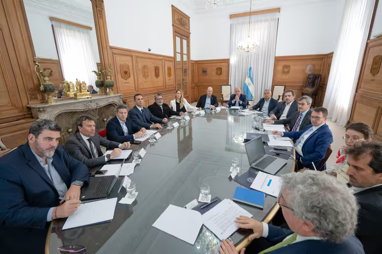 El Gobierno busca consensos en el Consejo de Mayo para avanzar con reformas laboral y tributaria