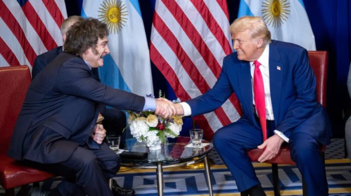 Milei viajó a Nueva York para reunirse con Trump y buscar respaldo financiero