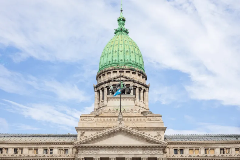 Milei prepara reformas laboral y tributaria para presentar al nuevo Congreso