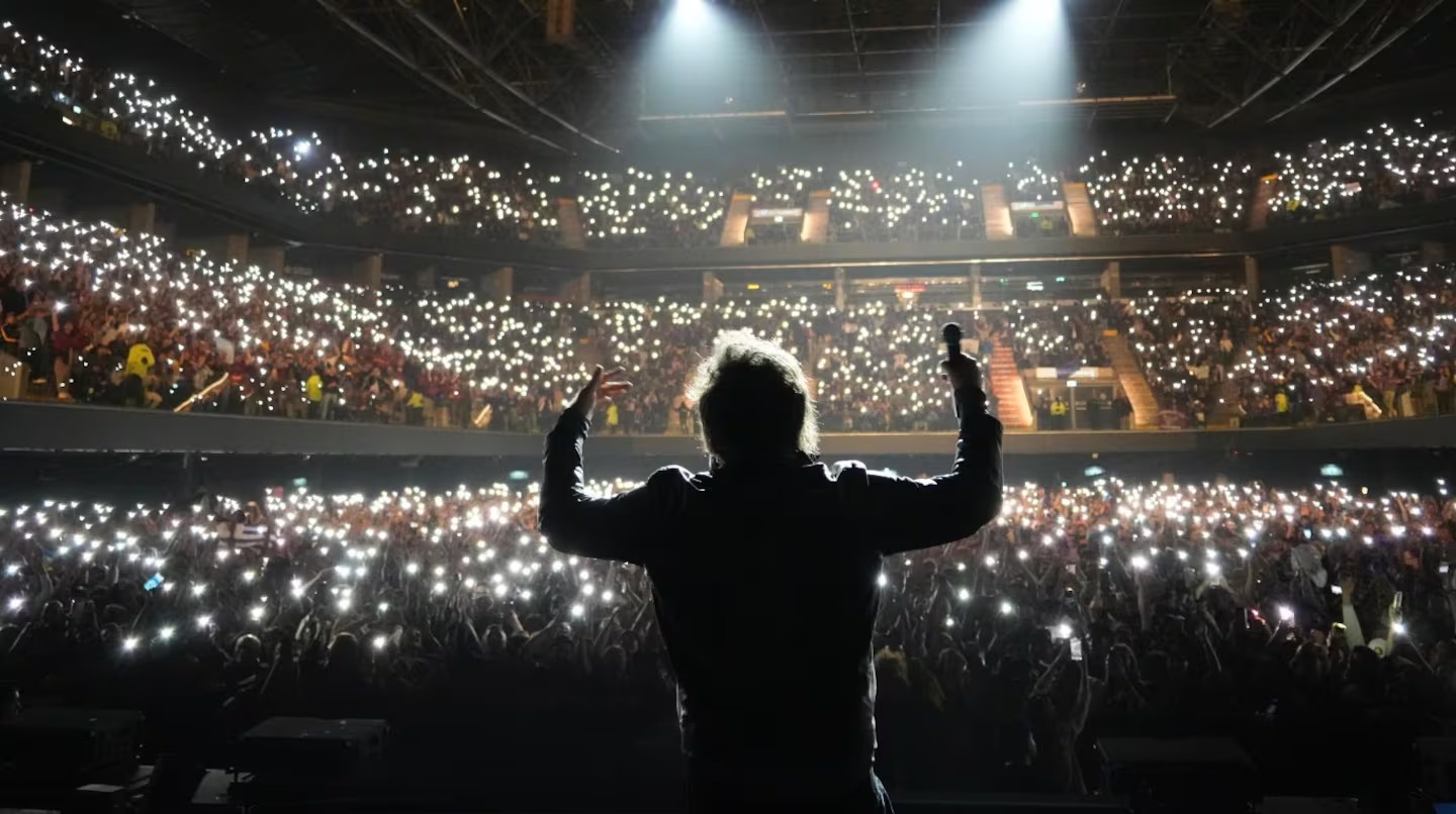Milei relanza su campaña con un show en el Arena y vuelve a confrontar con Cristina Kirchner