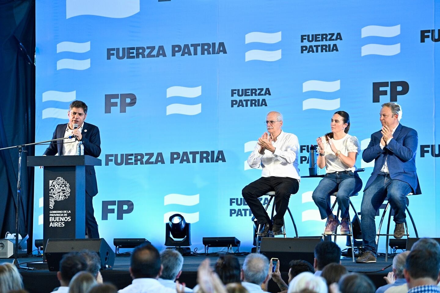 Kicillof, Massa y Taiana cerraron la campaña en San Martín con duras críticas a Milei: “Es una estafa”