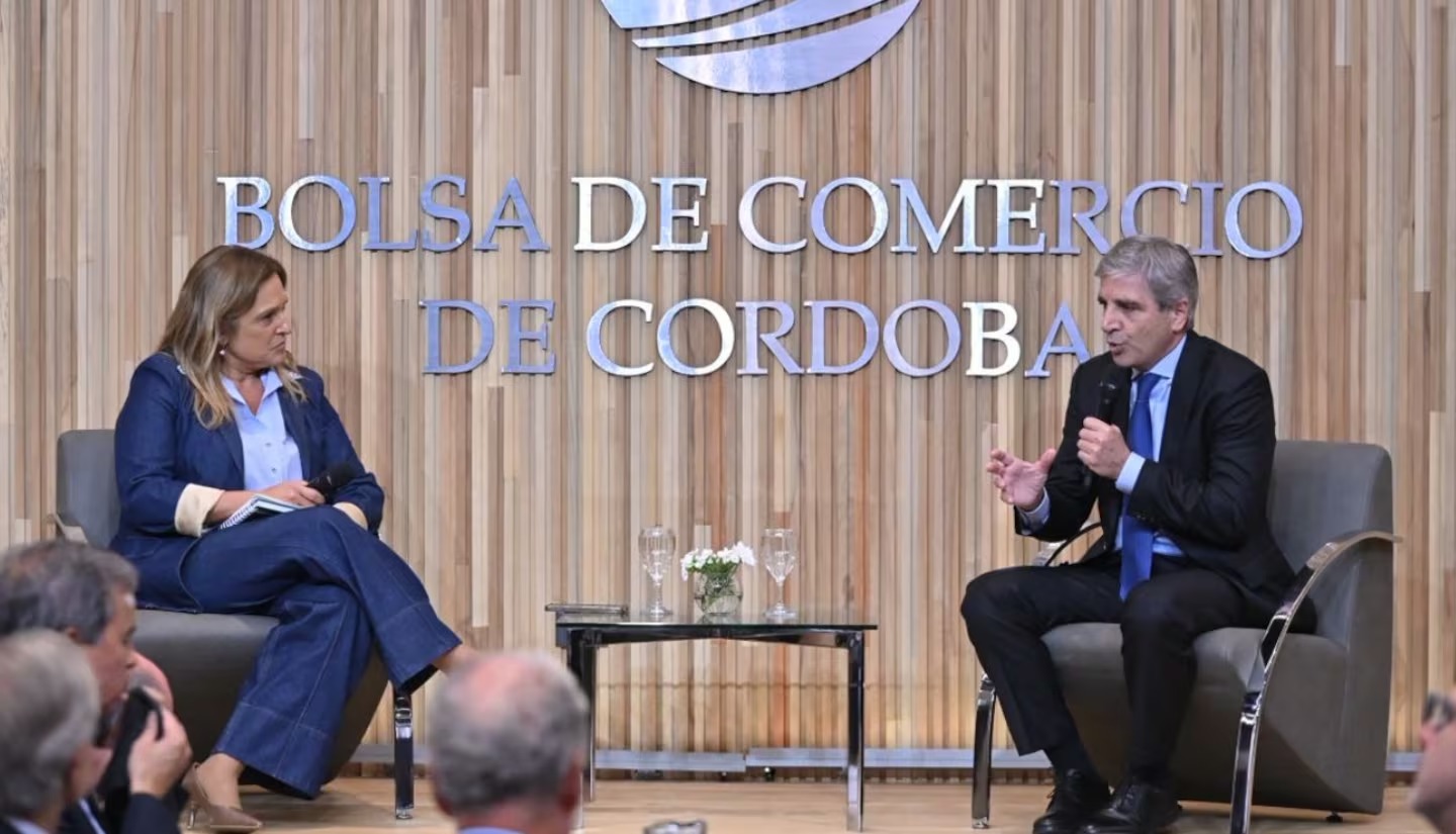Caputo advirtió que las legislativas definirán la gobernabilidad y descartó cambios en Economía