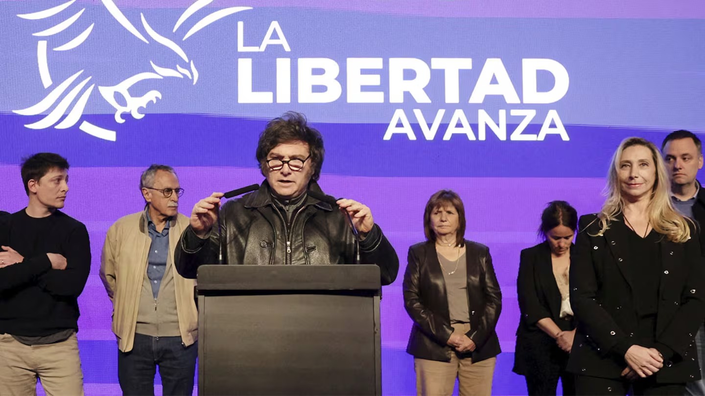 Milei prepara su discurso y define reconfiguración del Gabinete tras elecciones