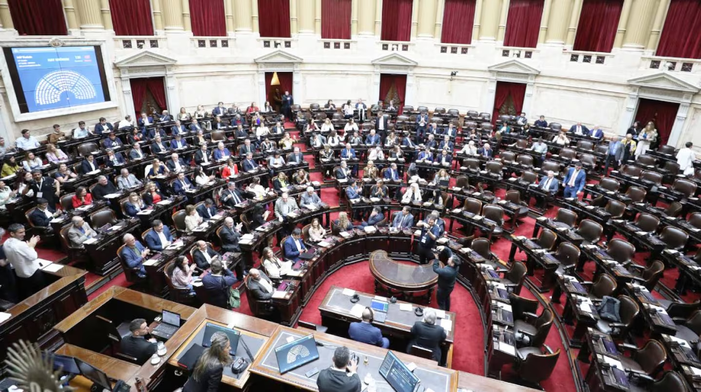 Diputados aprobó la reforma que limita los DNU de Milei, pero no pudo convertirla en ley