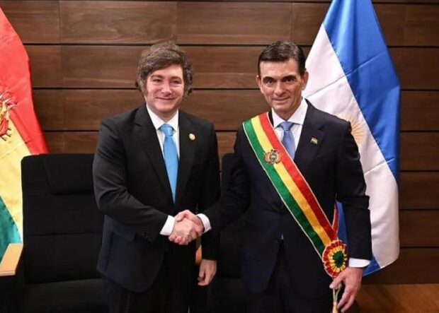 Milei asistió en Bolivia a la asunción del nuevo presidente Rodrigo Paz Pereira
