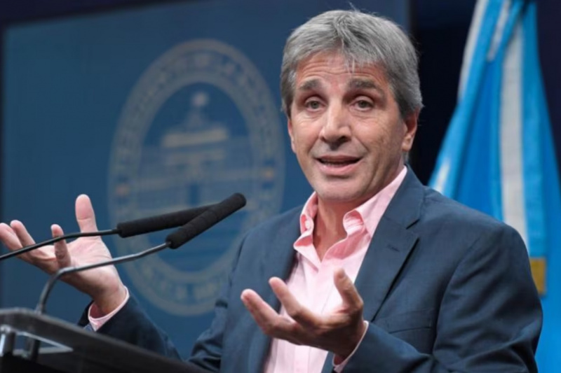Caputo confirmó que el acuerdo comercial con Estados Unidos está cerrado y defendió el esquema de bandas para el dólar