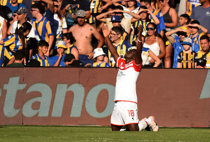 Estudiantes dio el golpe en Arroyito: venció a Rosario Central y avanzó a los cuartos de final