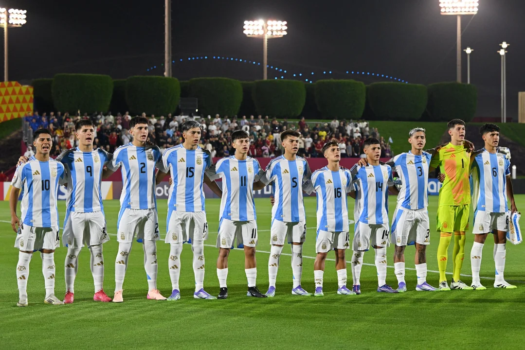 Argentina busca sellar su pase ante Túnez en el Mundial Sub-17 de Qatar