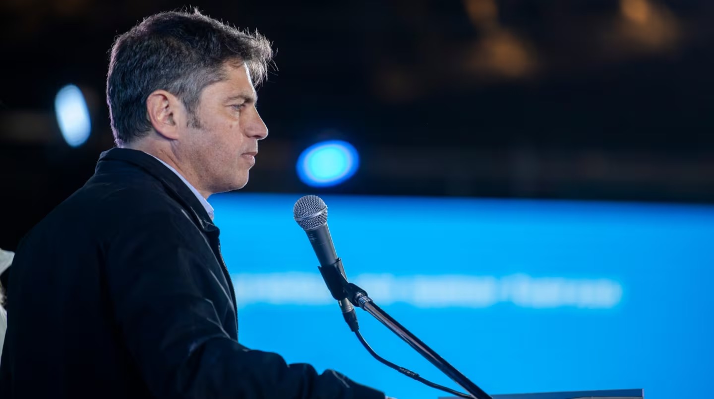 Kicillof presiona a Caputo y acusa al Gobierno nacional de bloquear el financiamiento aprobado en la Provincia