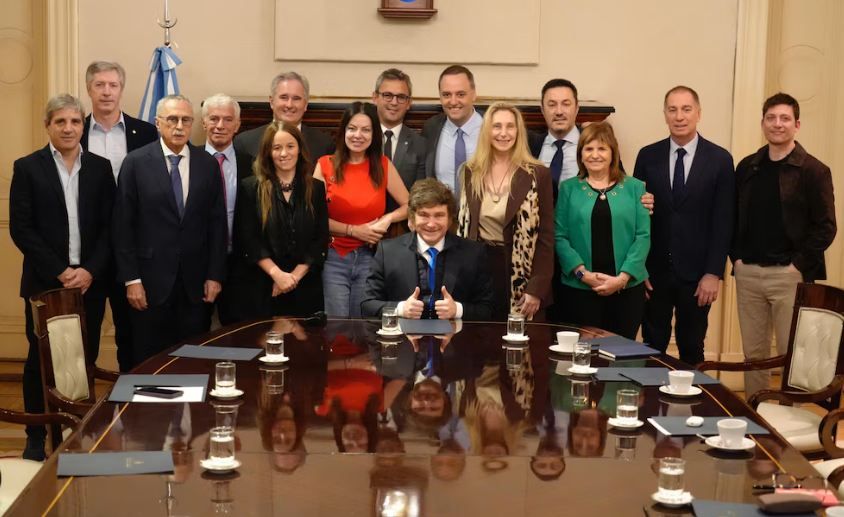 El Gobierno proyecta recortar 10% de la planta estatal en 2026 y ATE advierte un paro nacional anticipado