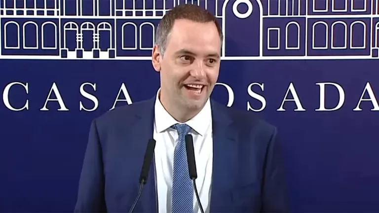 Manuel Adorni se incorporará al directorio de YPF en representación del Estado