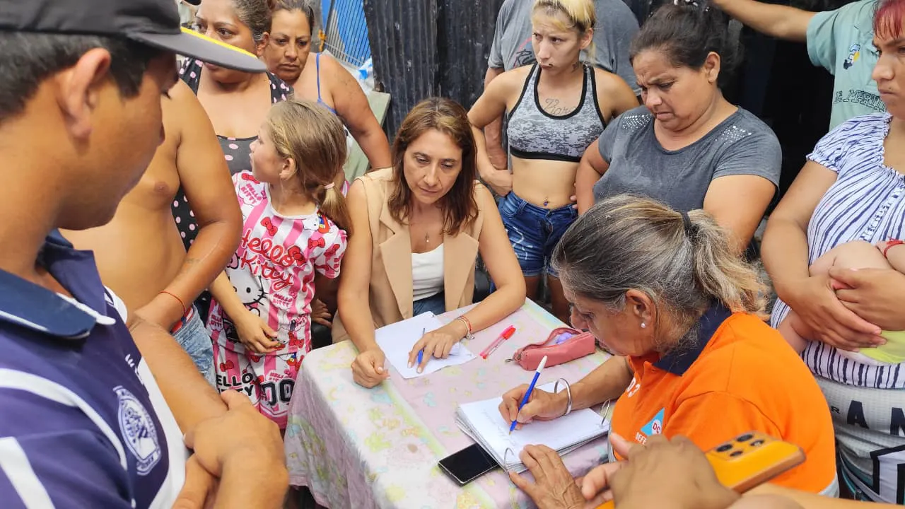 Evacuaron a familias de Las Piedritas por el avance del río Salí y activaron un operativo de contención