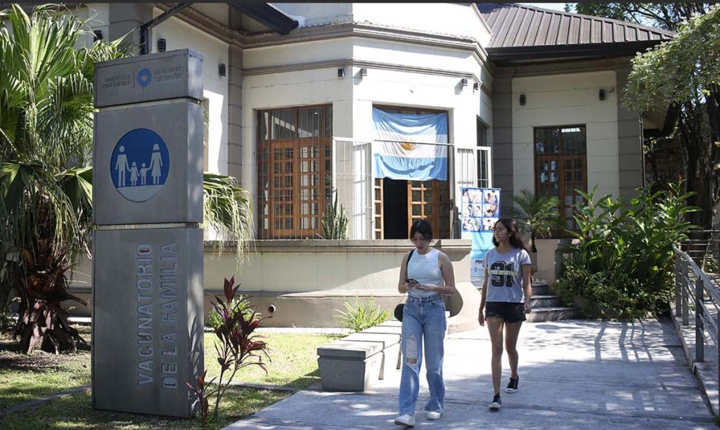 Avanza en Tucumán la vacunación contra el virus sincicial respiratorio para proteger a madres y bebés