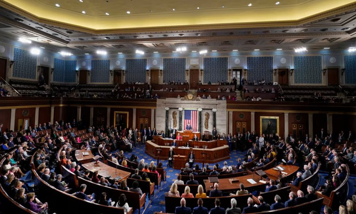 El Senado de Estados Unidos avanzó con una iniciativa para limitar los poderes de guerra de Trump sobre Venezuela
