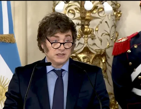 Milei destacó la labor de brigadistas, bomberos y voluntarios en los incendios de la Patagonia