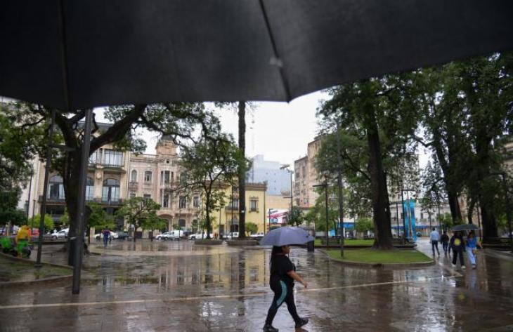 La tormenta con fuertes ráfagas afectó a San Miguel de Tucumán y el norte provincial