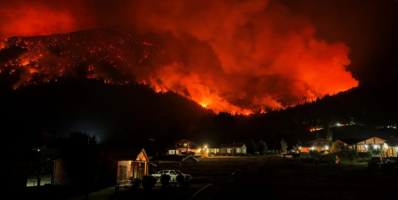 Chile ofrece apoyo a la Argentina frente a los incendios en Chubut, mientras se confirma que el fuego fue intencional