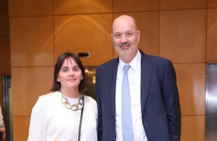 Cancillería adjudicó $114 millones a una asociación ligada a la esposa de Sturzenegger