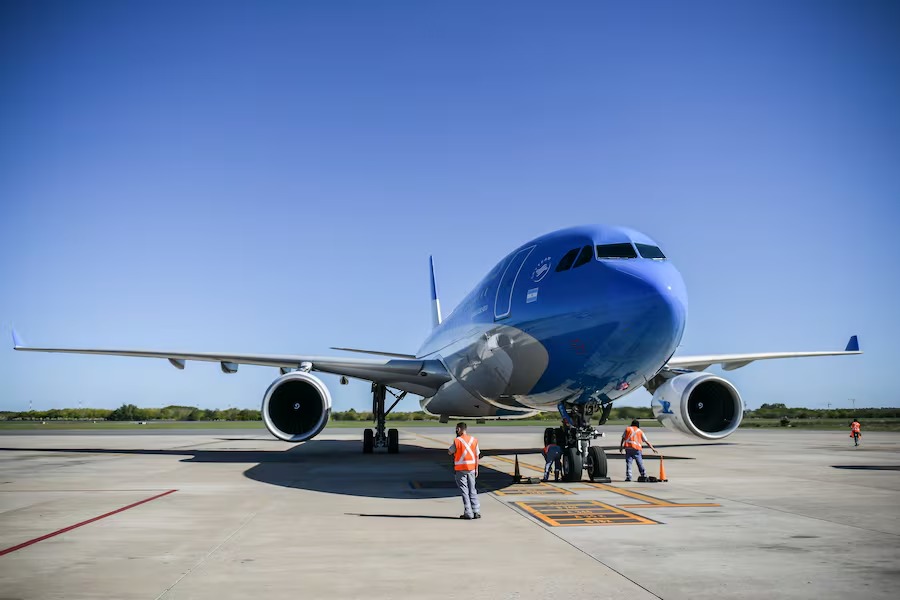 Controladores aéreos levantan la protesta de jueves y viernes pero mantienen medidas para el fin de semana