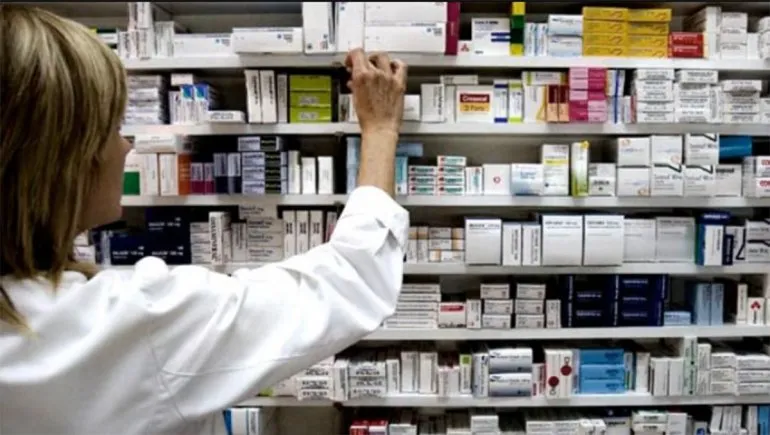 Farmacéuticos alertan por posible faltante de medicamentos ante atrasos en pagos