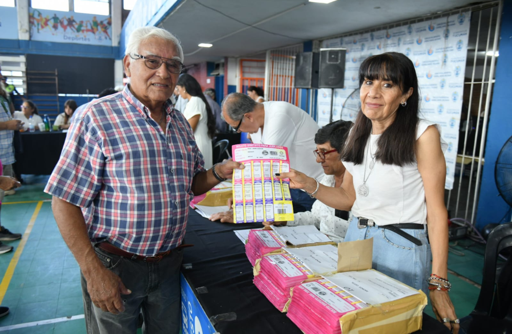 Comenzó la entrega del Boleto Gratuito para Jubilados en la capital