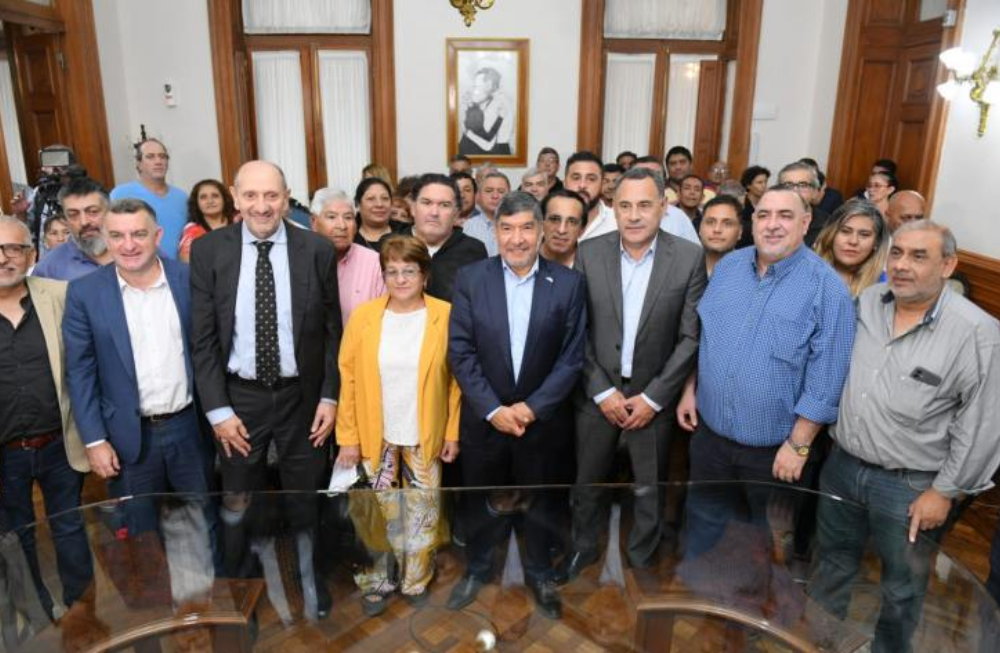 El Gobierno provincial firmó un nuevo acuerdo salarial con gremios estatales