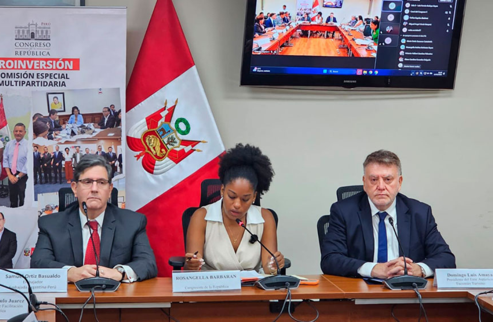 Amaya destacó en Perú la importancia estratégica del vuelo Tucumán-Lima para la región