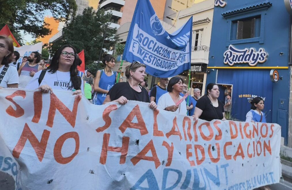 Docentes universitarios realizan un paro nacional de una semana
