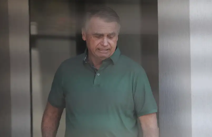 Bolsonaro fue internado en terapia intensiva por bronconeumonía