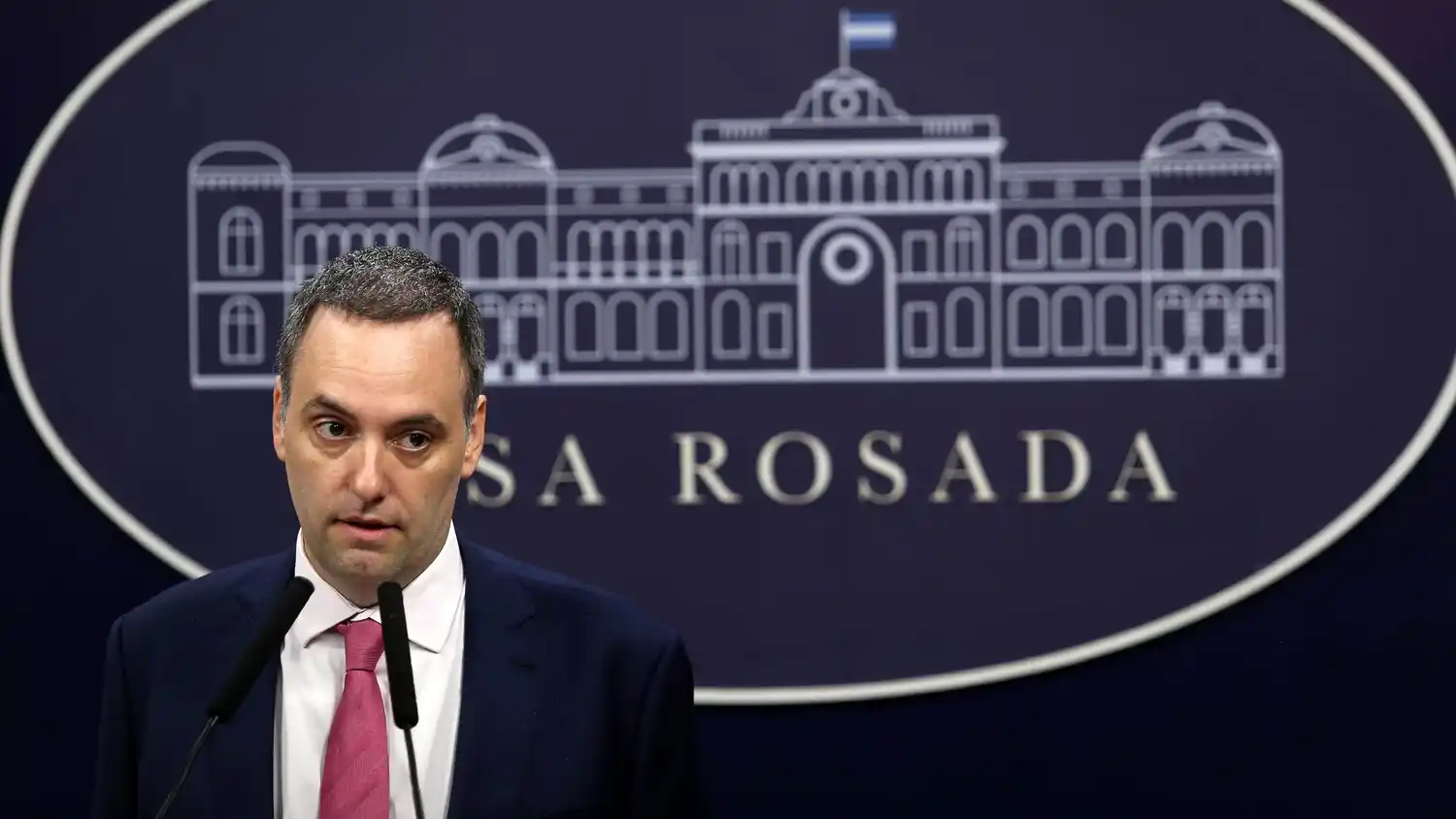 Adorni se defendió por la polémica de sus viajes y negó irregularidades