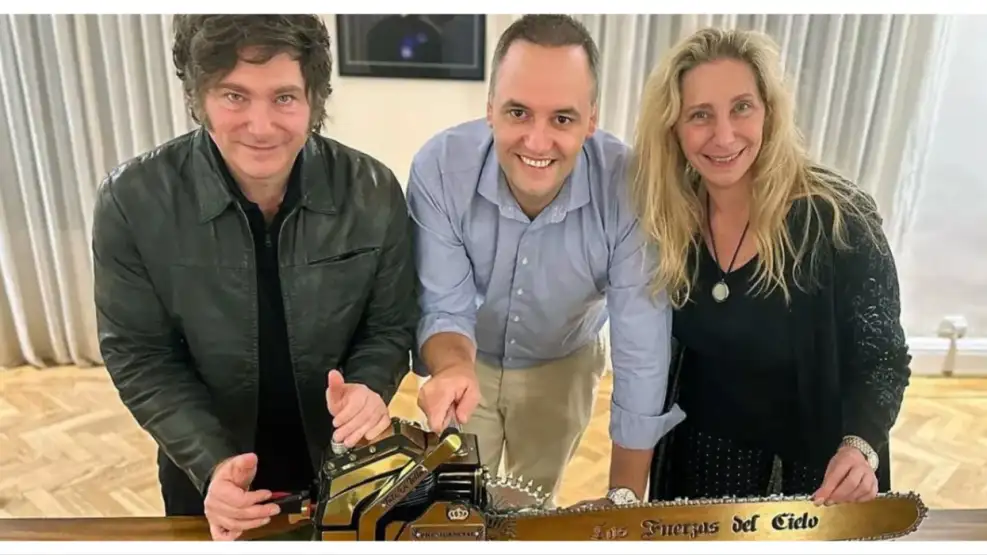 Milei y Karina Milei ratificaron su apoyo a Adorni tras la polémica